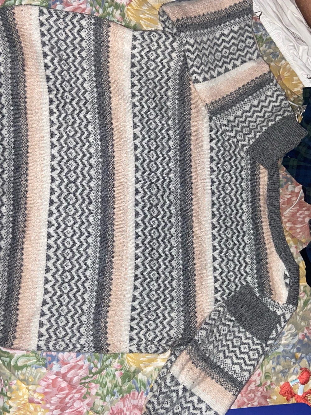 Cozy Stripe Pattern Women's Sweater - Gray & Blush